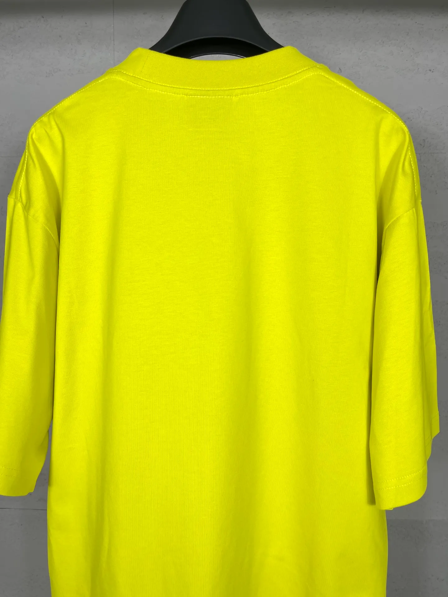 【 . Quality】BALENCI*GA/ . 2024New Arrival. T 。 Y Quality ， ， 。 . Authentic ， ！ ZP 。 260 ， . ， ，。 。 ， 。 OS . Same Style ：BL 223356 : Purple.White.Yellow Size：XS L